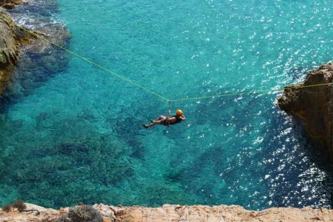 Cagliari: esperienza di coasteering di mezza giornata