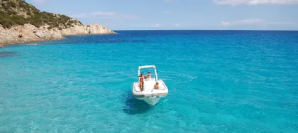 Cagliari: Zwischen Bergen und Meer Tour mit Jeep und Schlauchboot