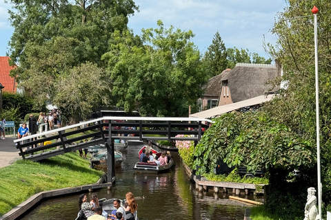 From Amsterdam: Giethoorn Small Group Tour with Boat Ride