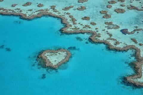 From Airlie Beach: 1-Hour Whitsunday Islands Scenic Flight