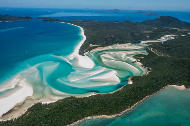 Airlie Beach: 1-Hour Whitsunday Reef & Island Scenic Flight | GetYourGuide