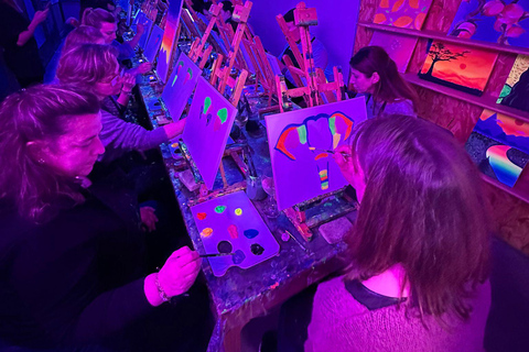 Málaga: Aula de pintura e degustação da Wine Gogh Glow Academy