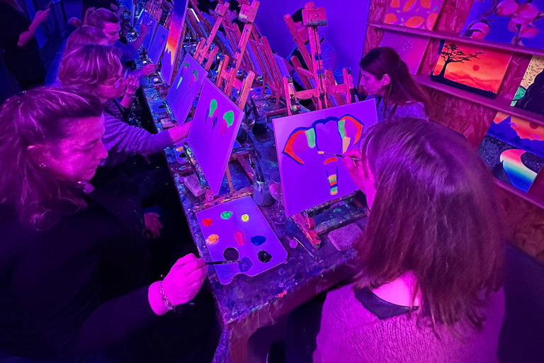 Málaga: Aula de pintura e degustação da Wine Gogh Glow Academy