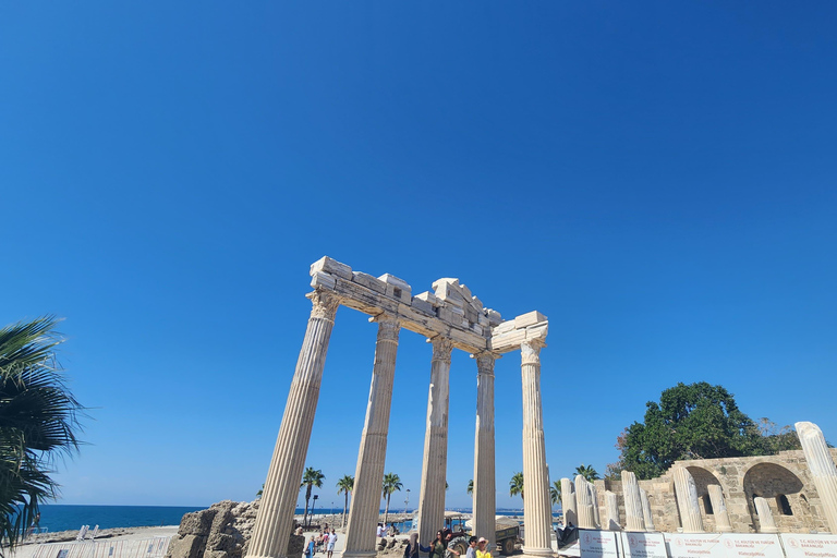 Tour a pie del Casco Antiguo en grupo reducido con el Templo de Apolo