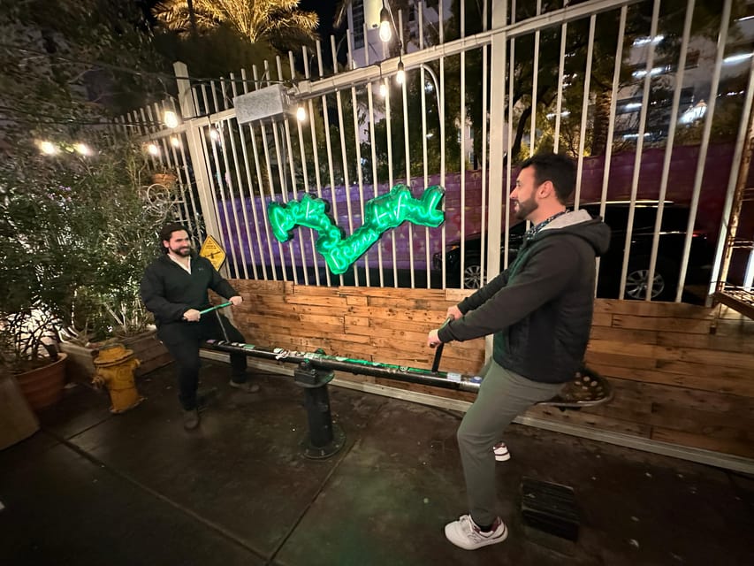 ラスベガスのダウンタウン フリーモント ストリートのバー巡り GetYourGuide