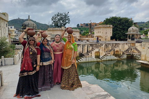 Jaipur: Private Full-Day City Tour with Female Guide City Tour with Guide, Car, Entrance Fees and Lunch