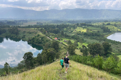 Uganda: 2-Day Chimpanzee Trekking, Hot Springs & Craters