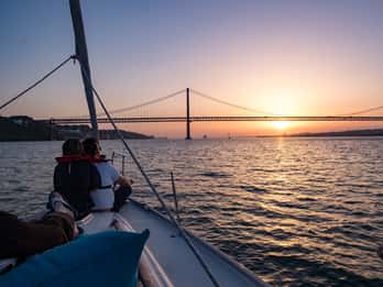 Lissabon: Bootsfahrt auf dem Tejo bei Sonnenuntergang Lissabon: Bootsfahrt auf dem Tejo bei Sonnenuntergang