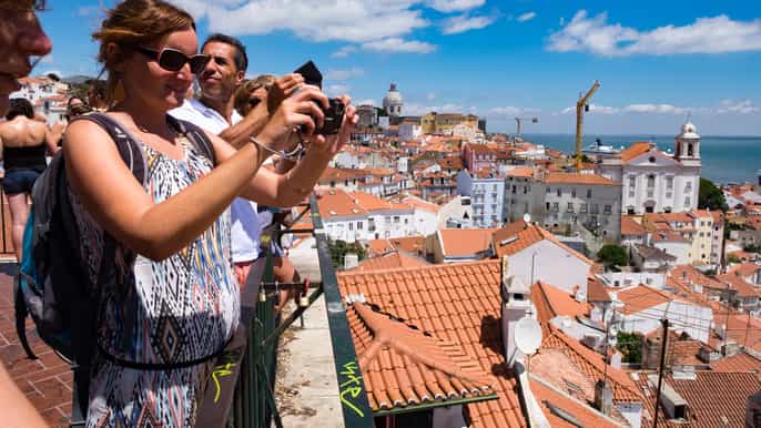 Lisbon Essential Tour: History, Stories & Lifestyle