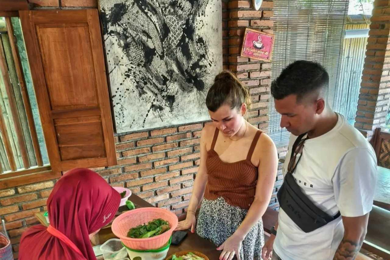 Yogyakarta: Javanese Village Tour with Batik & Cooking Class Java Village Tour with Batik & Cooking Class without Ticket