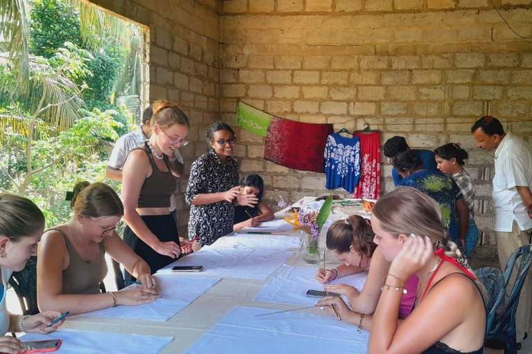 Galle: Traditional Batik Workshop &amp; Factory Tour