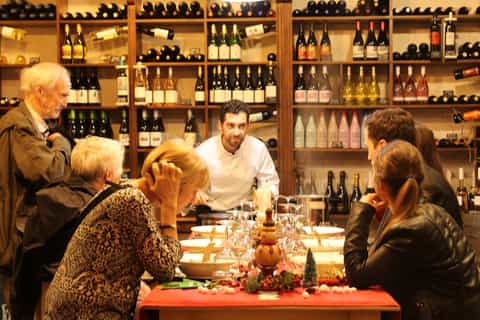 Marbella: Tour of the Old Town with Wine Tasting & Tapas