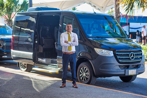 Puerto Vallarta: Flughafentransfer nach Nuevo Vallarta SüdVan One-Way (8 - 10 Fahrgäste)