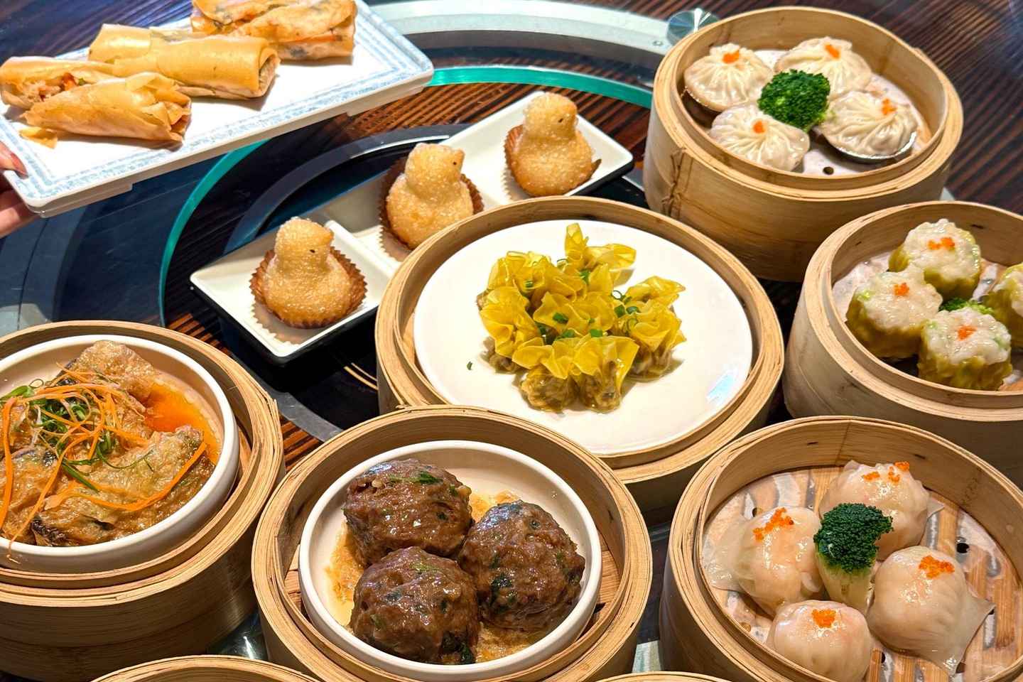 Macau: Hidden Gems Evening Food Tour with Local Guide