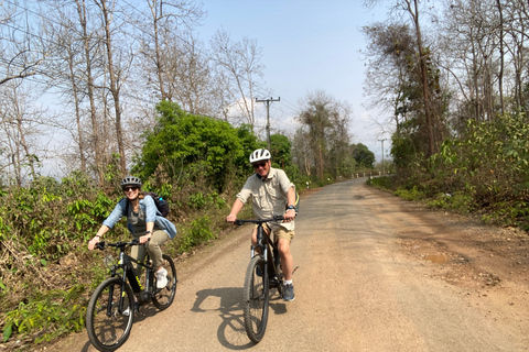 Luang Prabang: Guided Rice Field Bike Tour with Ferry Ride