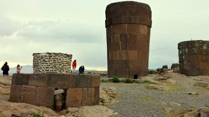 halfday sillustani inca cemetery tour