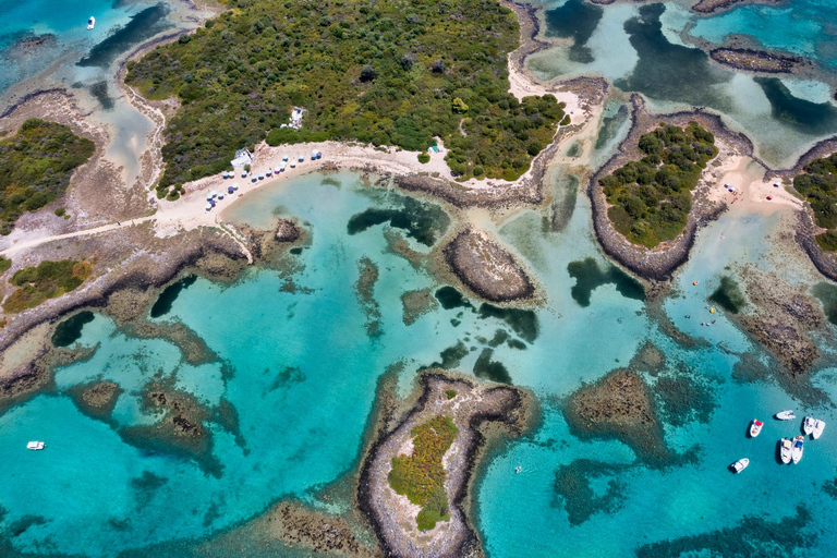 Athènes : excursion d&#039;une journée en bateau avec baignade et piscine thermaleAthènes : excursion d&#039;une journée en bateau vers les îles avec baignade