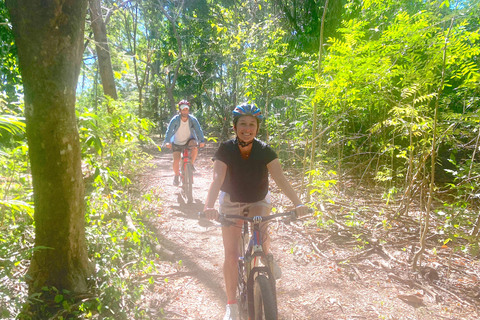 Passeio de bicicleta de montanha pela selva e mergulho na cascataPasseio de bicicleta de montanha pela selva e mergulho na cachoeira