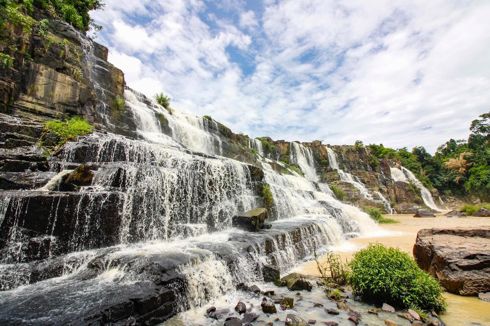 Da Lat Landleben: Wasserfälle und Pagoden erleben
