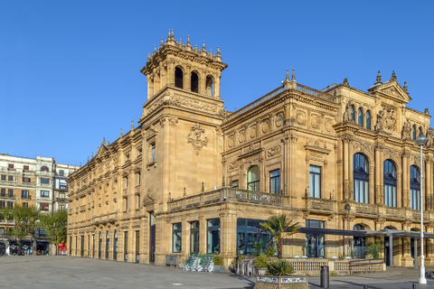San Sebastián: Private Guided Tour on Your Mobile San Sebastian: The Pirate Code and the Old Town with Kit and Live Guide