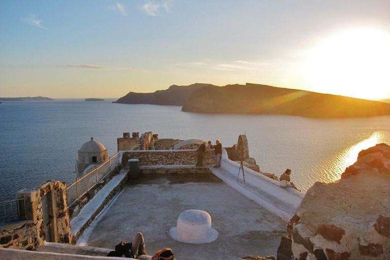Santorini: Private Tour with Local Guide and Transportation Santorini: Guided Tour with Transportation & Local Guide 3h