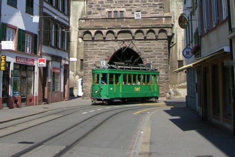 Bazylea: wycieczka po mieście zabytkowym tramwajemMiejsce stojące w zmotoryzowanym przednim wózku