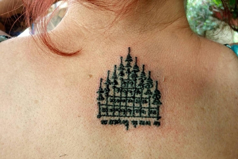 Ab Bangkok: Heiliges Tattoo im Tempel Wat Bang Phra