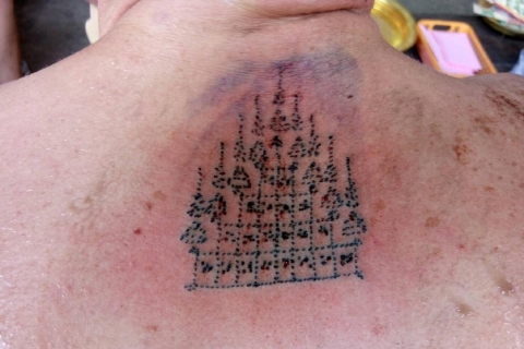Z Bangkoku: święte tatuaże w Wat Bang Phra