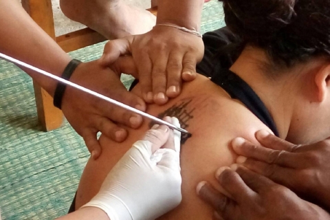 Depuis Bangkok : séance de tatouage sacré à Wat Bang Phra