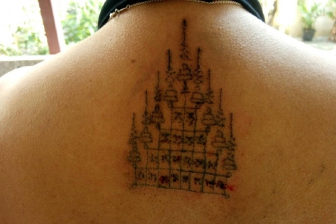 Vanuit Bangkok: heilige tatoeage bij Wat Bang Phra