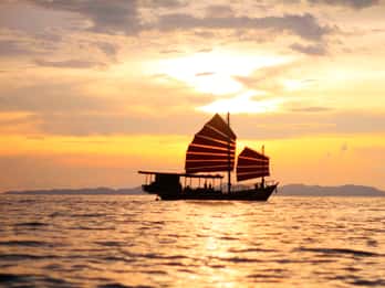 Krabi: Passeio de snorkeling ao pôr do sol pelas 4 ilhas e mergulho bioluminescente