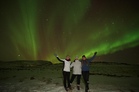 Reykjavik: Excursão de microônibus pela aurora boreal com chocolate quente