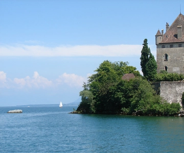 From Geneva: Yvoire medieval village & Lake Geneva Cruise