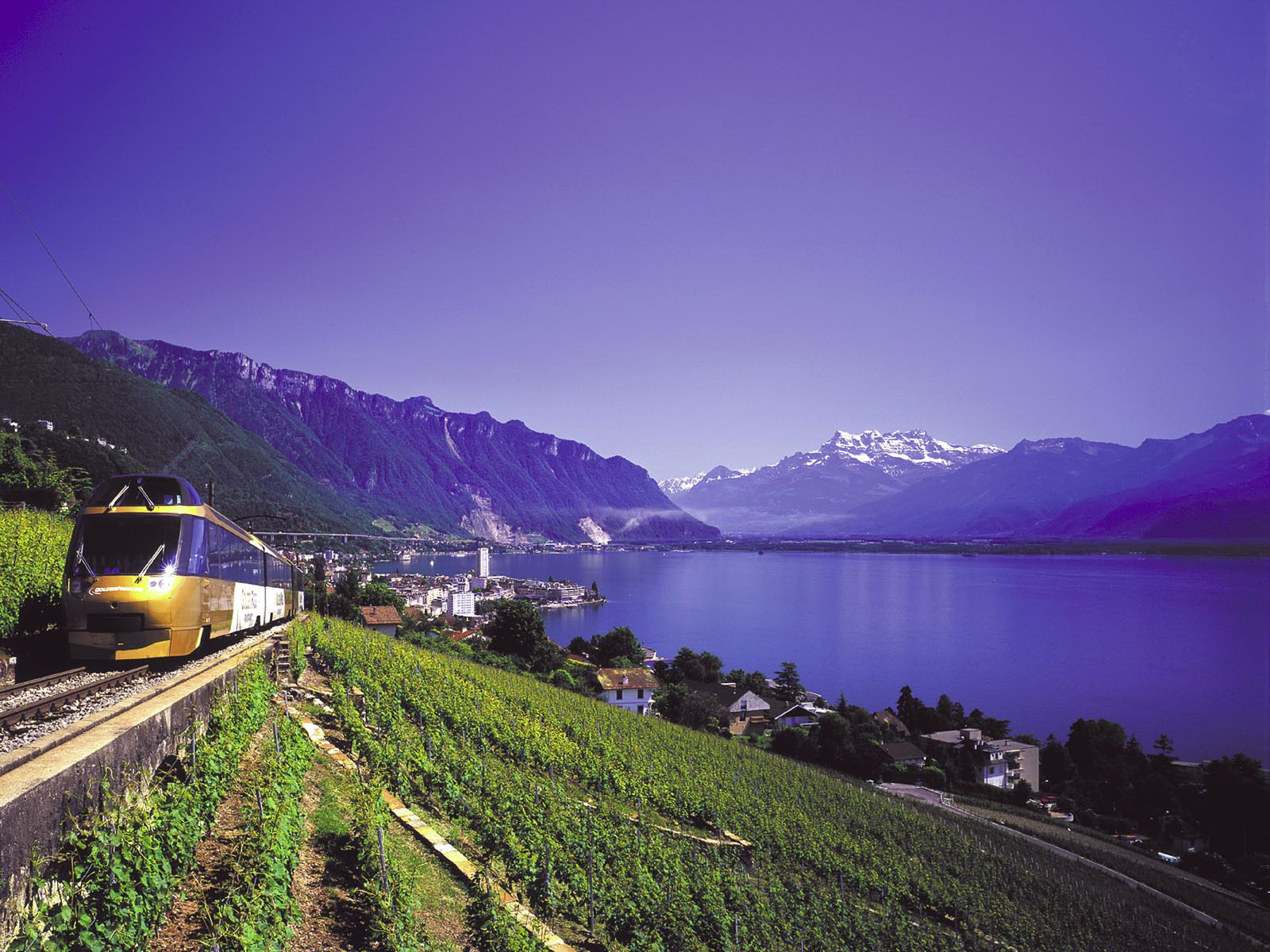 Ab Lausanne: Gruyères-Tour mit Zug, Schokolade und Käse