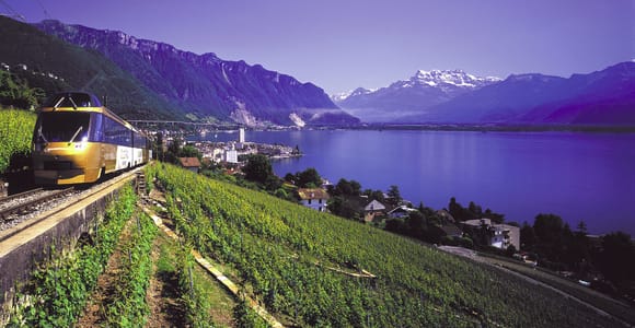 Ab Lausanne: Gruyères-Tour mit Zug, Schokolade und Käse
