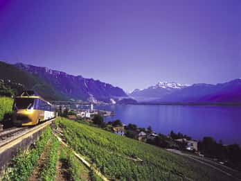 Ab Lausanne: Gruyères-Tour mit Zug, Schokolade und Käse