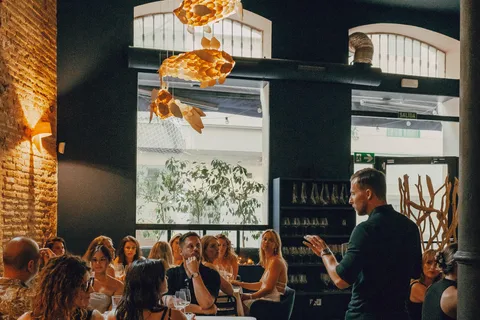 Vinprovning med professionell sommelier i centrala Valencia