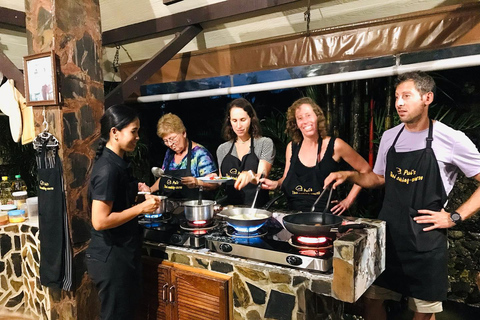 Khao Lak : Cours de cuisine d'une demi-journée et chasse aux ingrédients