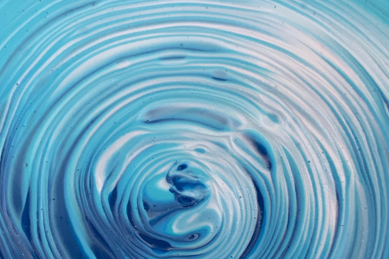 Leipzig: Acrylic Pouring Workshop – Pour Your Artwork
