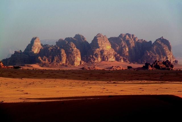 Van Aqaba: 2 uur durende jeeptour naar Wadi Rum