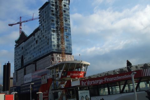 Hamburg: City Tour by Bike with Elbphilharmonie