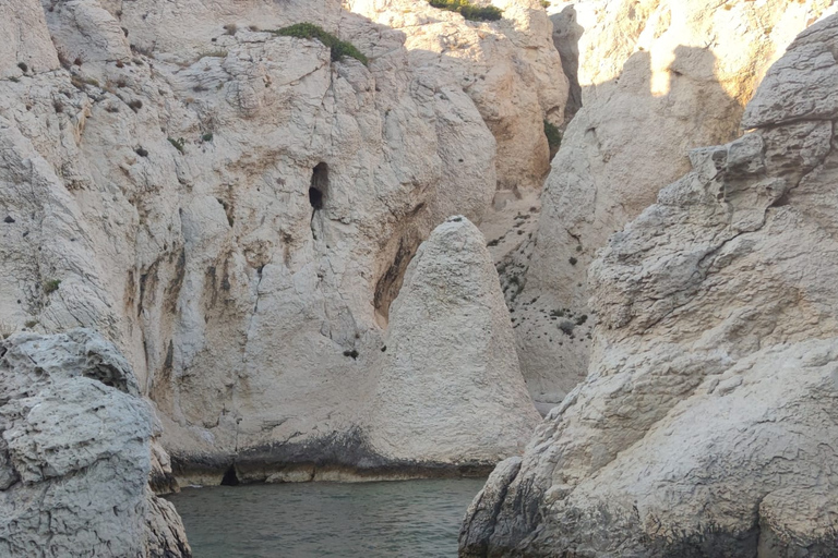 Rejs łodzią o wschodzie słońca do parku morskiego Calanques i Cote Bleu