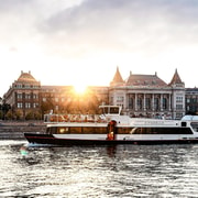 Budapest: Premium Sightseeing Cruise with Tokaj Frizzante