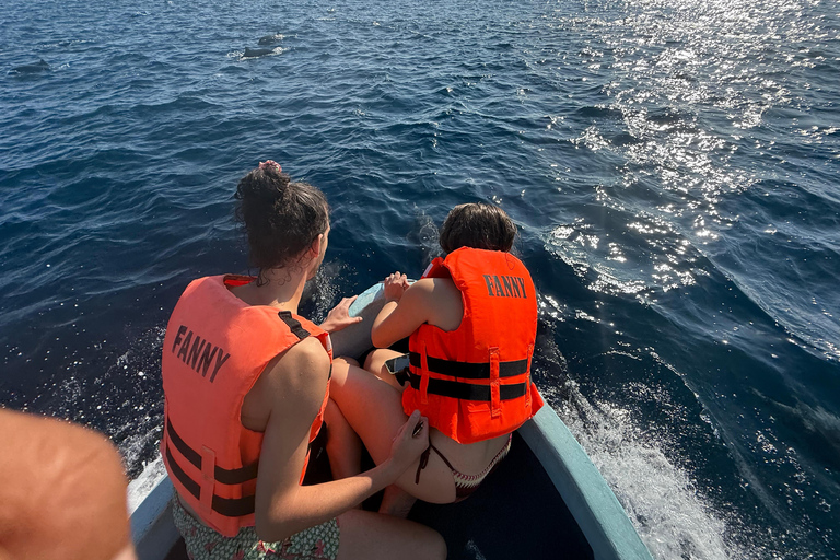 Puerto Escondido: Boat tour to enjoy the sunset