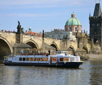 Prague: 2-Hour Lunch Cruise on the Vltava River