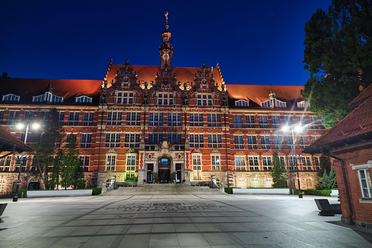 Gdańsk: Wrzeszcz and Shipyard District Private Bike Tour Golden Hour Ride – Gdańsk on evening mood Photo Stops