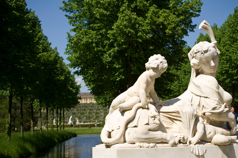 Berlin: Potsdam&#039;s Kings, Gardens, and Palaces Walking Tour