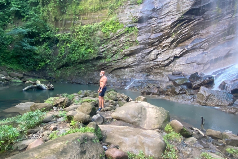 Mini-Wasserfall-Wanderung