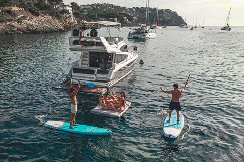Palma: Private Flybridge Motorboat Tour - All Included Palma: Sunset Tapas Cruise to Caves or Calas on a Llaut