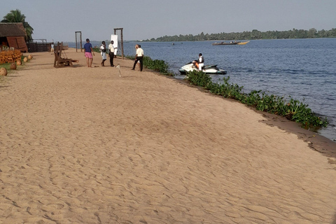 Desde Accra: 2 días Ada Aqua Safari Resort+Isla del Tesoro